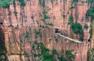 世界上最危險(xiǎn)的道路：掛壁公路（郭亮隧道）