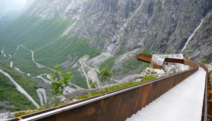 挪威特洛斯蒂格旋轉(zhuǎn)的梯子山道景觀賞析